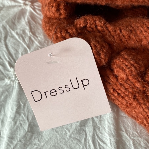 NWT - A rust color chunky open cardi that has dots the shape of hearts. - Picture 4 of 7